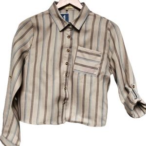 LOVE NOTE-Brand New button up cropped top.